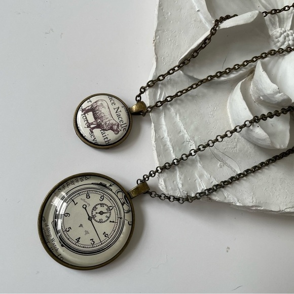 Pair of Antique Brass Style Long Necklaces - Picture 3 of 9